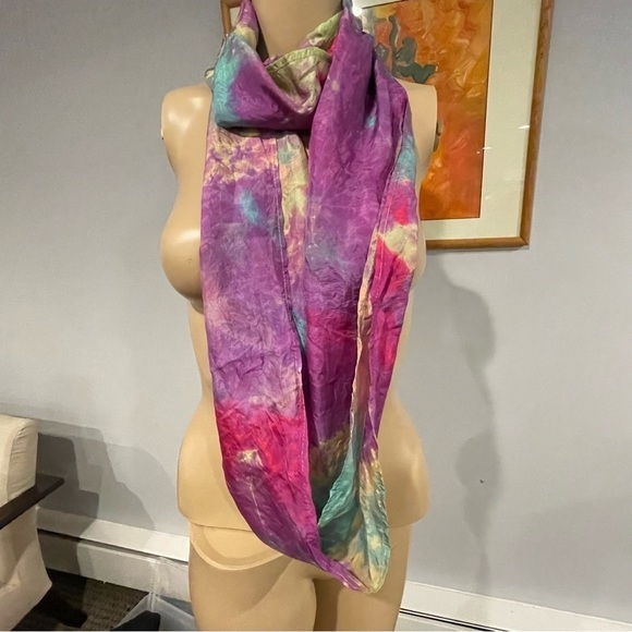 Artisan tie dyed infinity scarf silk handmade in shades of purple, magenta - Picture 10 of 15